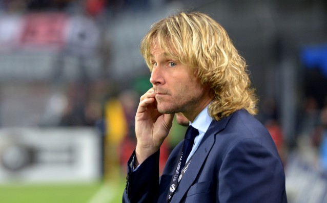 Легендарният чешки футболист Павел Недвед ще се завърне на терена