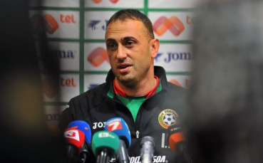 Петев отряза Омония