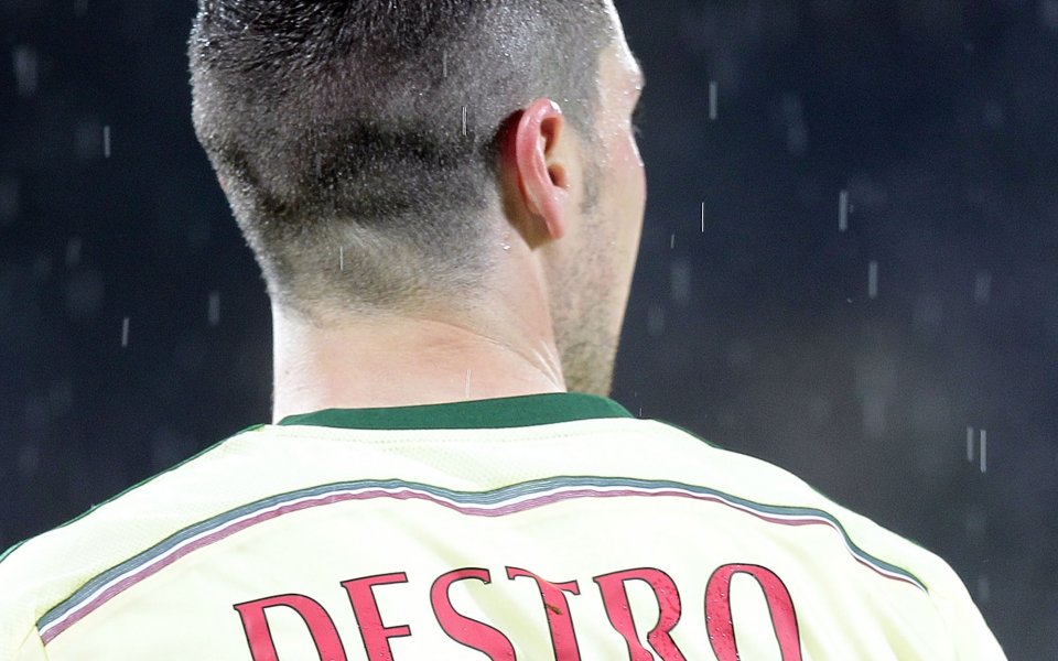 Дестро играе за бъдещето си в Милан