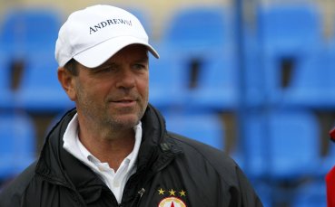 Родни треньори удариха рамо на Стойчо Младенов