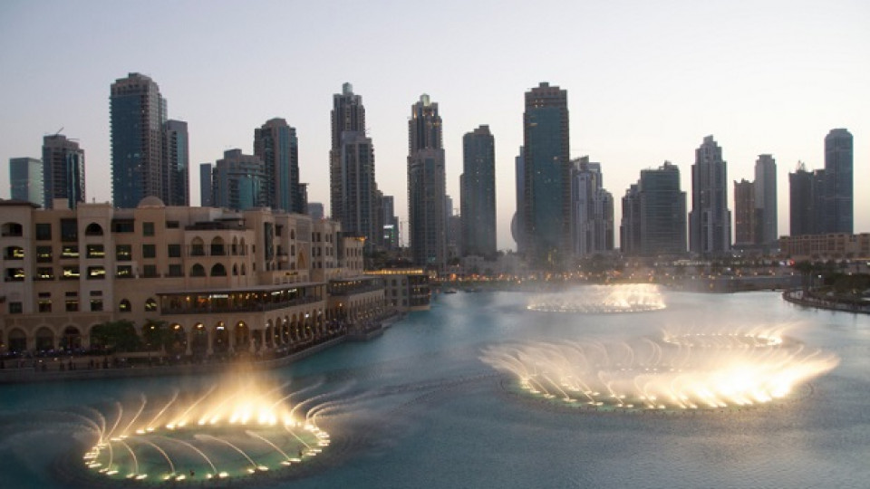 Пеещите фонтани: Вегас срещу Дубай