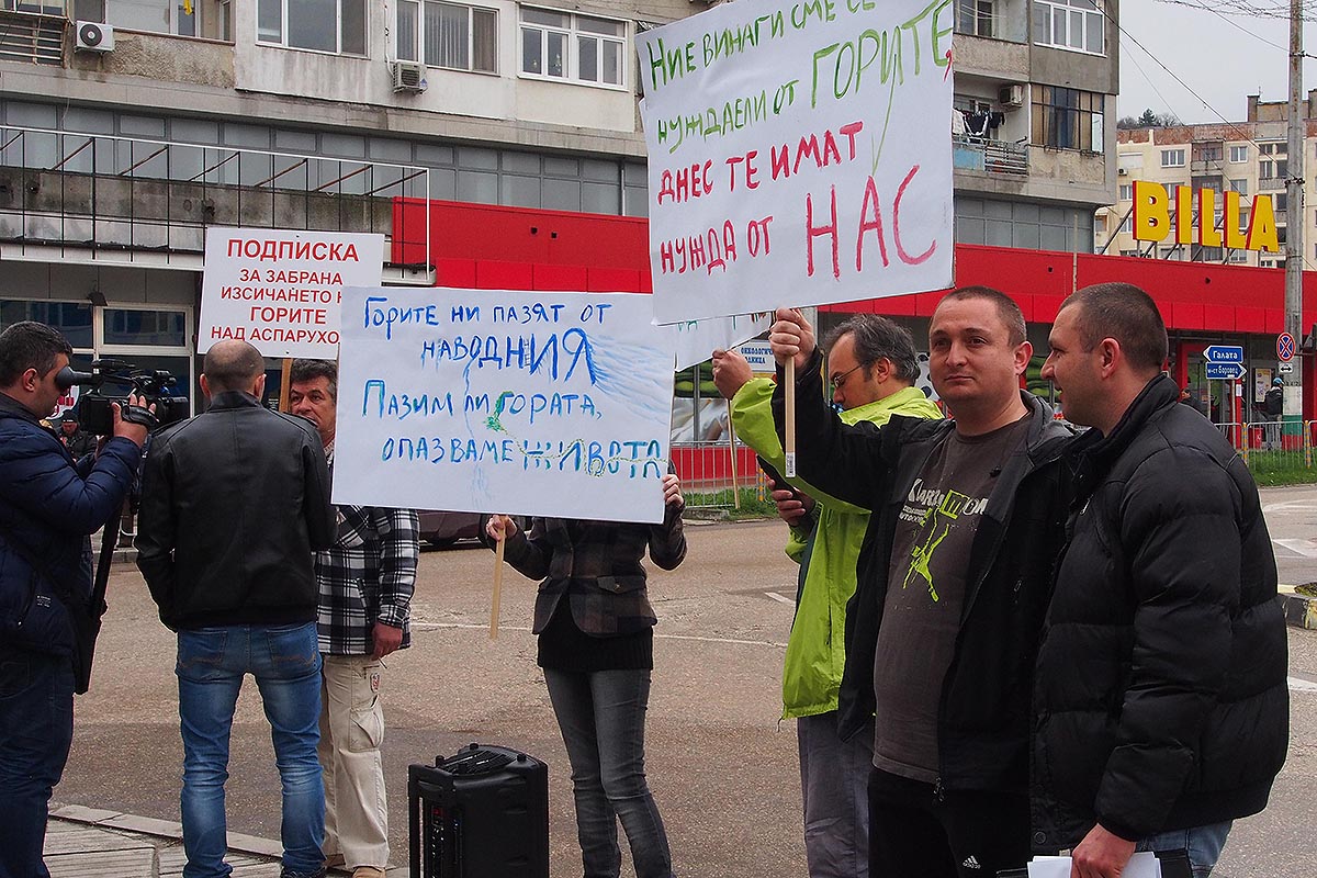 В "Аспарухово" протестираха срещу изсичането на горите