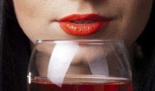 Учени: Виното уврежда зъбния емайл