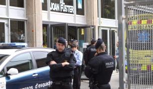 Момче уби учител и рани ученици с арбалет