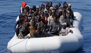 мигранти корабокрушение средиземно море