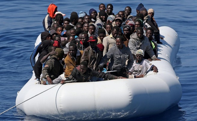 мигранти корабокрушение средиземно море
