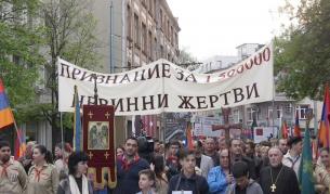 Стотици арменци на мирно шествие в Пловдив (снимки)