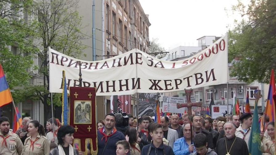 Стотици арменци на мирно шествие в Пловдив (снимки)