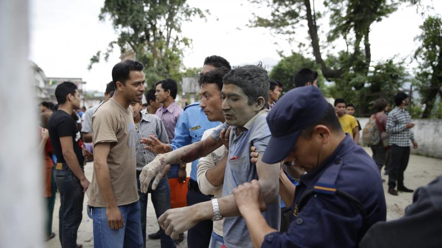 Нов силен трус в Непал, жертвите вече са над 2200