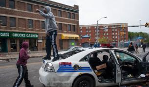 Безредици в Балтимор, въведоха полицейски час