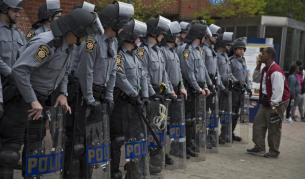 Обвиниха полицаи в убийство на младеж в Балтимор