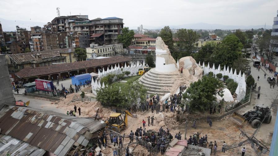 Около 1000 европейци са в неизвестност в Непал