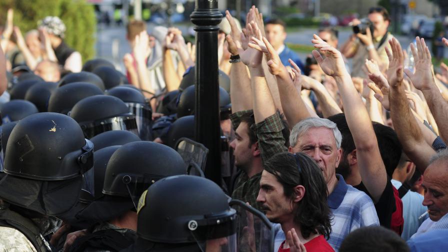 Използвана е безразборна и прекомерна сила срещу протестиращите в Скопие