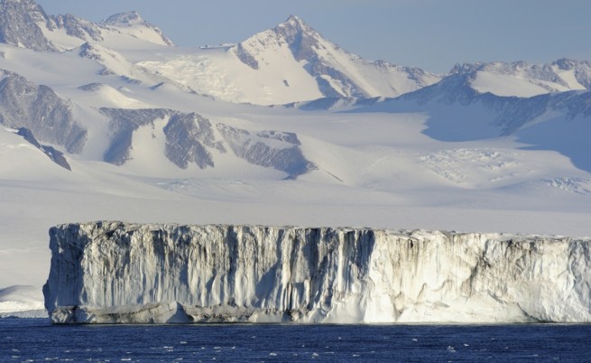 Най-големият леден шелф в Антарктика може да се срине