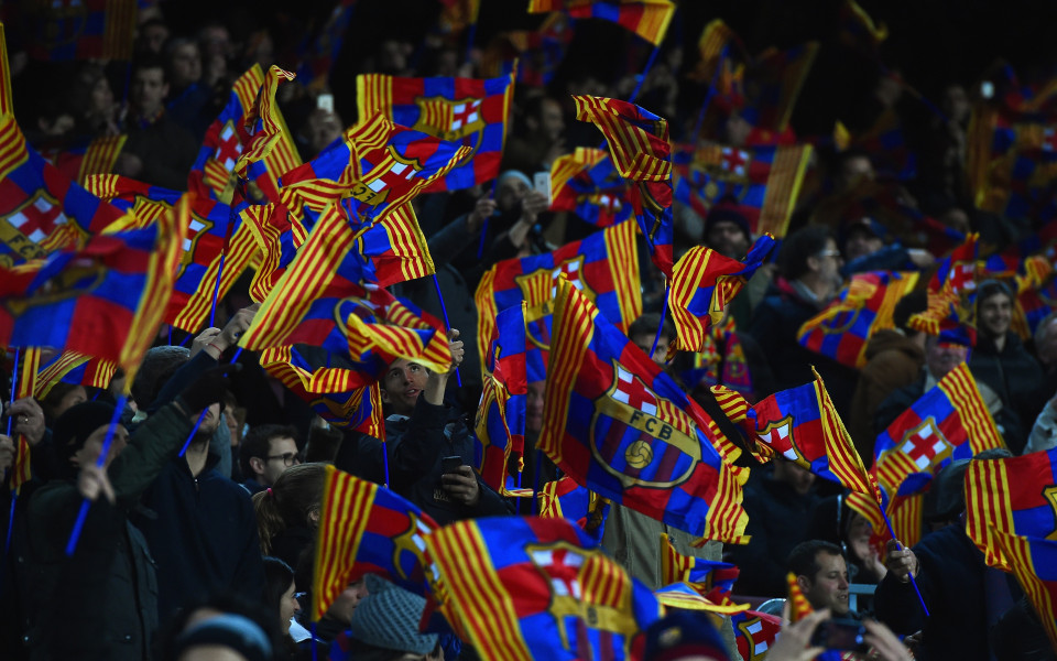 Барса и УЕФА с временно споразумение за каталунските символи