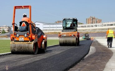Започнаха да полагат основата на пистата на стадион 