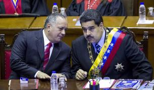 Диосдадо Кабельо (вляво) и Николас Мадуро