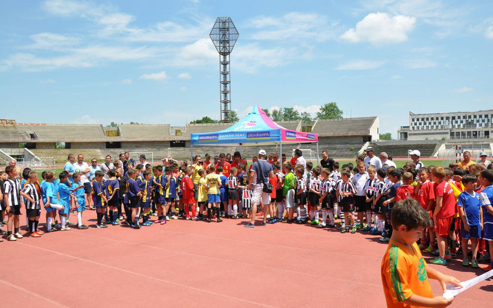 12 футболни школи мерят сили за Купата на фенклуба на Ливърпул в Пловдив