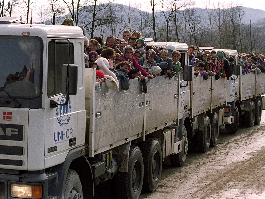 Клането в Сребреница се нарича убийството на повече от 8000 босненци, или босненски мюсюлмани през юли 1995 г. от армията на Република Сръбска, водена от генерал Ратко Младич по време на тригодишната война в Босна.
