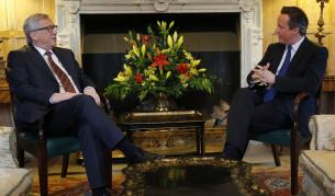 Дейвид Камерън (д) и Жан-Клод Юнкер