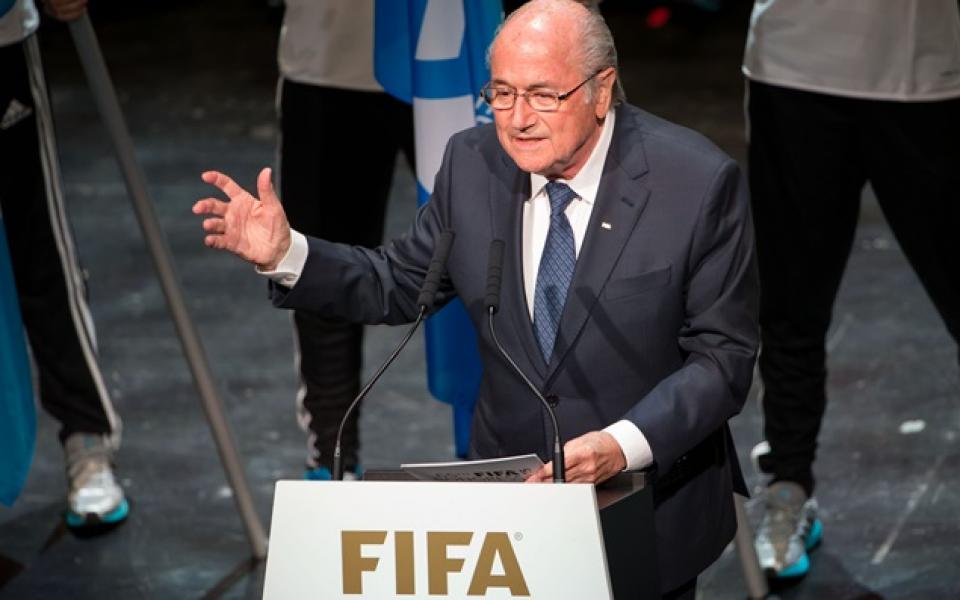 Блатер брани трона си във ФИФА в разгара на поредния скандал