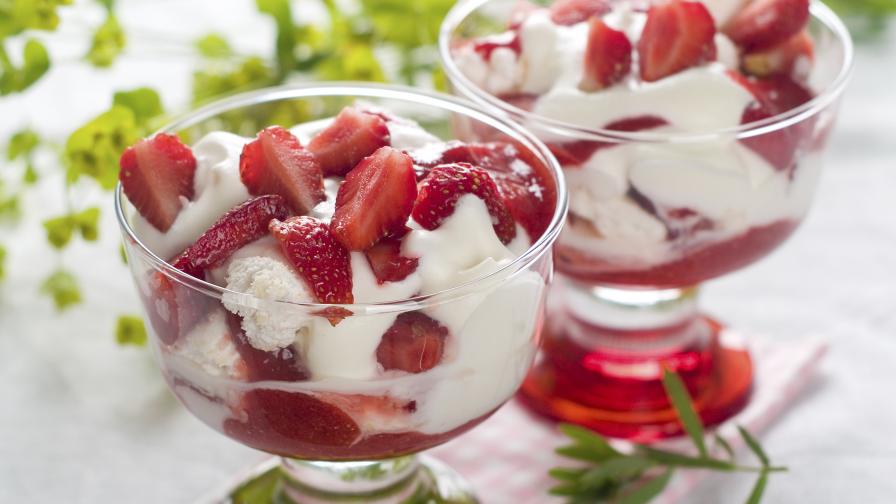 Нещо вкусно: Идеалното съотношение между ягоди и сметана