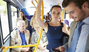 Дълго пътуване с обществен транспорт до офиса е вредно