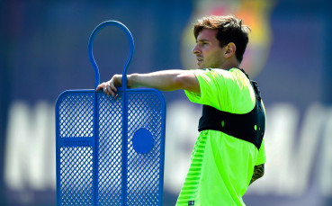 В Габон задигнаха камъка с отпечатъците на Лео Меси