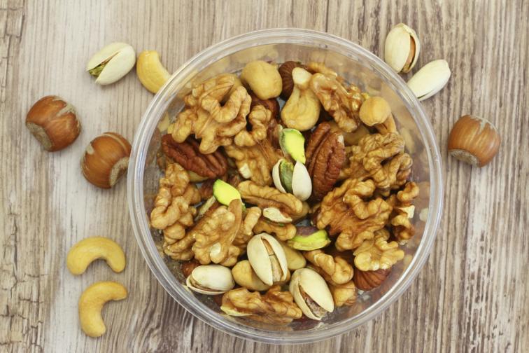 ядки орехи лешници ядки орехи лешници