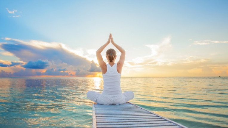 жена йога медитация релакс