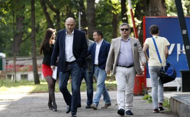 СНИМКИ: Акционерите на ЦСКА обсъждаха бъдещето на клуба
