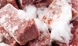 В китайски склад откриха замразено месо на 40 години