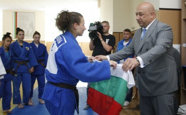 Министър Кралев посети самбисти и джудисти