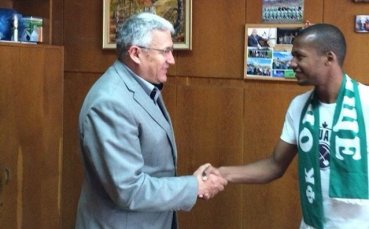Ели Маркес подписа 20-ия си професионален договор