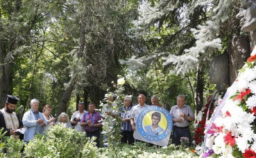 Левски почита паметта на Гунди и Котков