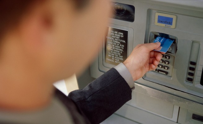 Гърците опитват да теглят пари и от български банкомати