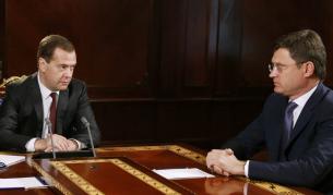 Руският премиер Дмитрий Медведев и министърът на енергетиката Александър Новак