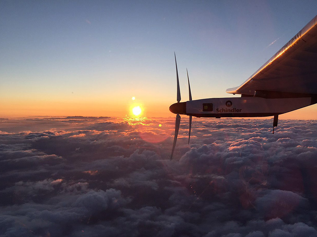 Самолета Solar Impulse 2, захранван със слънчева енергия, излетя рано на 29 юни за Хавай след неочаквана едномесечна спирка в централна Япония, поради лоши метеорологични условия.