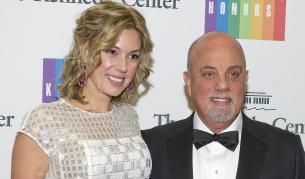 Били Джоуел и Алексис Родерик през декември 2013 г.