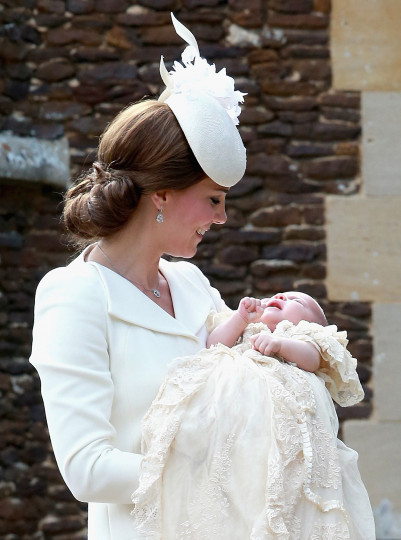 Снимки от кръщенето на принцеса Шарлот Елизабет Даяна, Сандрингам, Източна Англия, 05.07 - Кейт и Шарлот