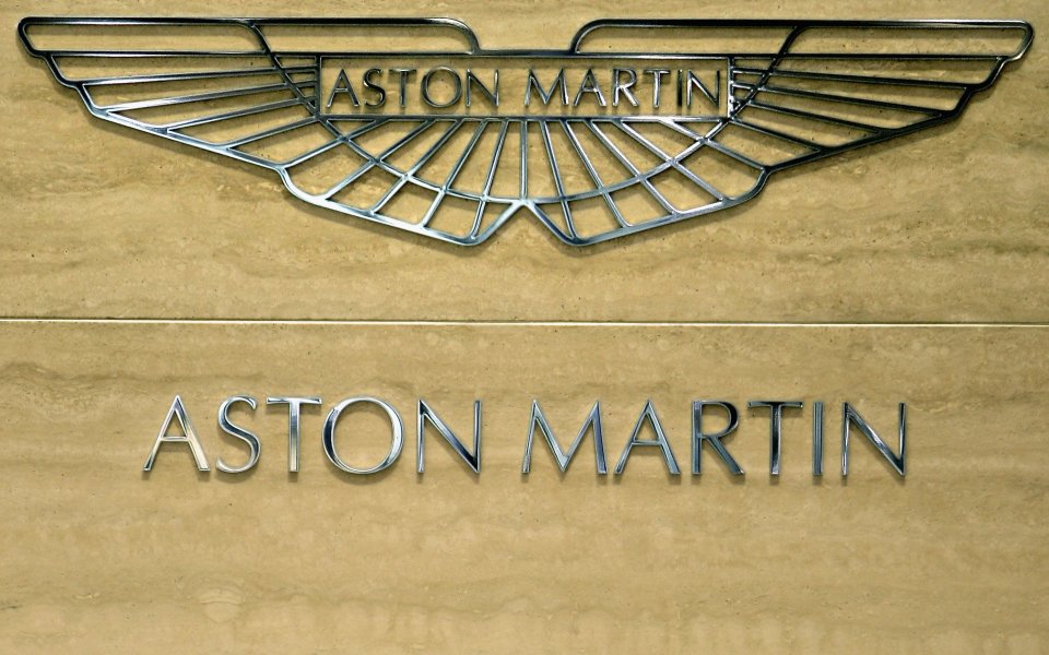 Астън Мартин отрече за контактите с Ред Бул