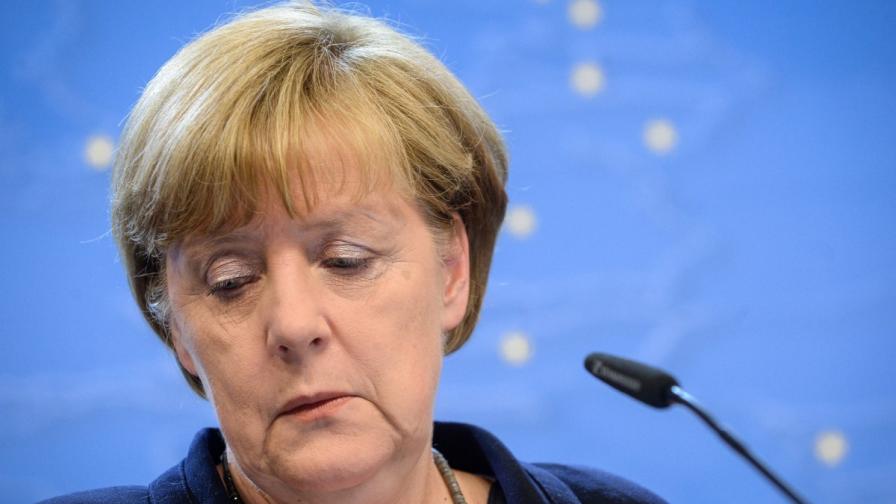 Видни икономисти призоваха Меркел да промени курса по гръцката криза