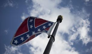 В Южна Каролина махат знамето на Конфедерацията