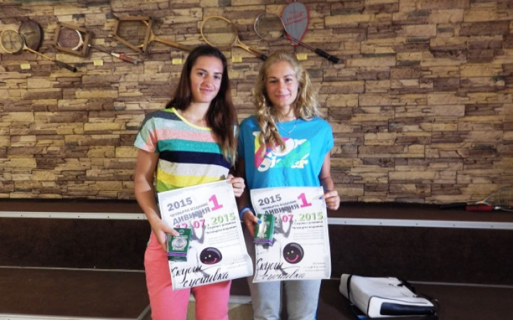 Габриела и Стефани Стоеви отпаднаха на 1/4-финалите в Мюлхейм