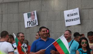 Протестиращи срещу Христо Иванов не знаят името му