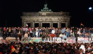 Берлинската стена