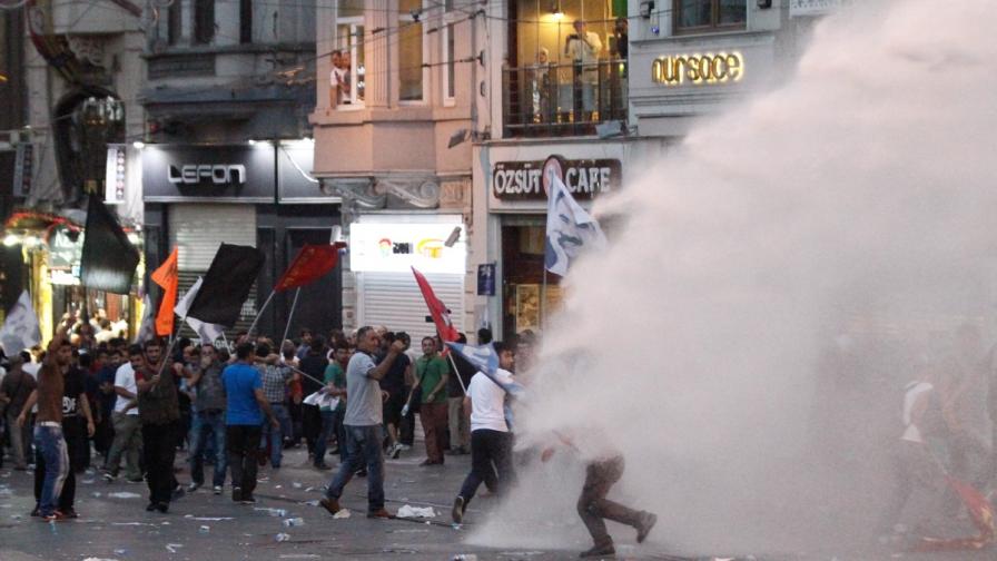Протести в Турция след атентата в Суруч (видео)