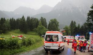 Мълния рани 16 войници в полеви лагер в Германия