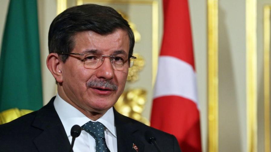 Давутоглу: Турските удари може да променят равновесието в Сирия и Ирак