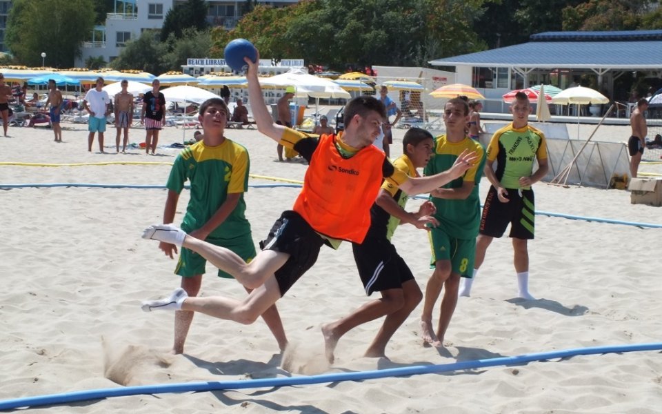 Дузпи определиха шампионите на България по плажен хандбал